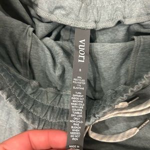 Never worn vuori performance joggers